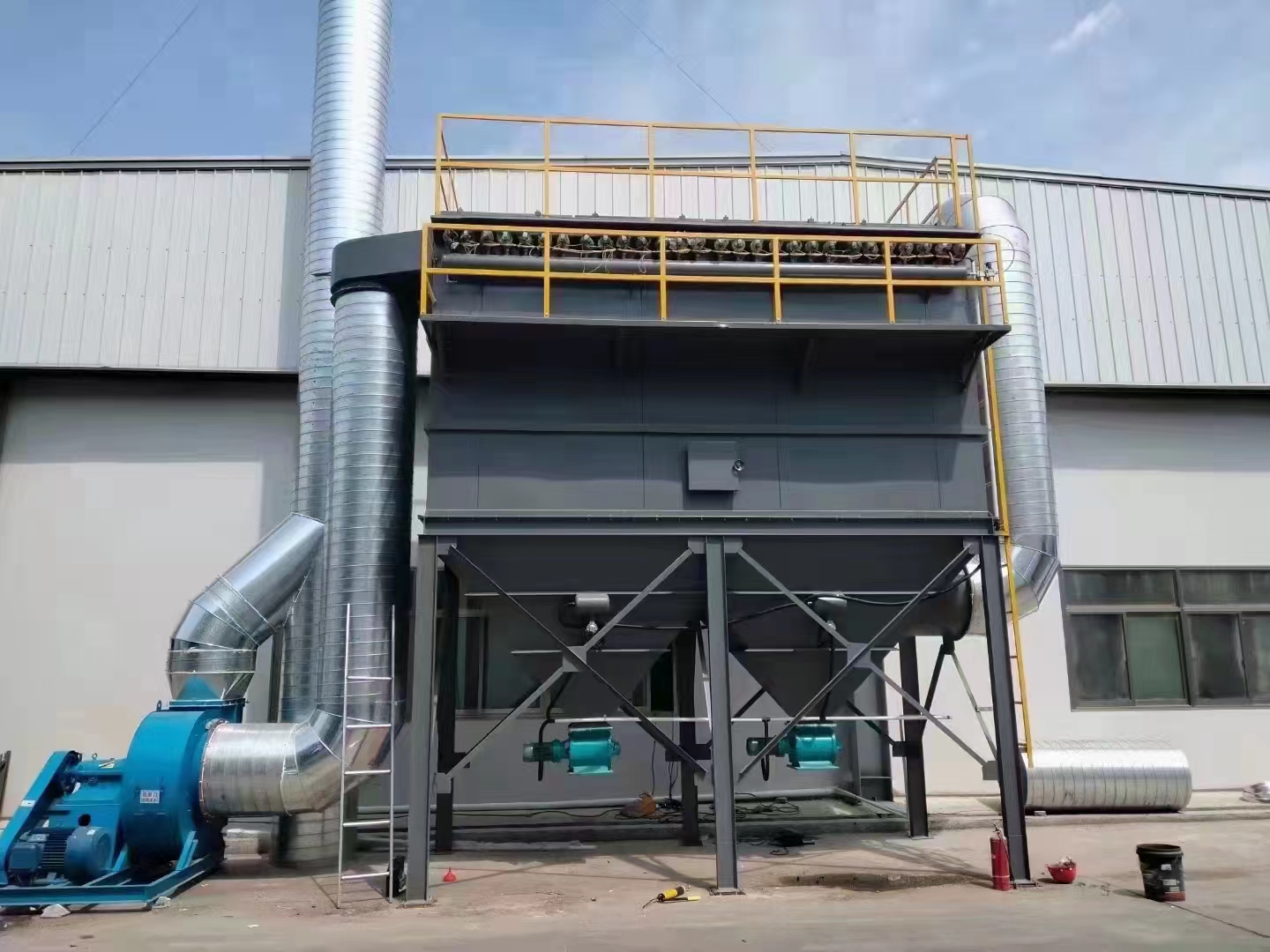 除塵（chén）項目中我們該（gāi）如何選擇的除塵器